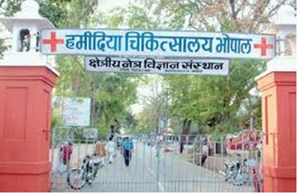 मदर्स डे पर मंदबुद्धि बच्ची को मिला मां का साथ, आँखे हुईं नम मदर्स डे पर मंदबुद्धि बच्ची को मिला मां का साथ, आँखे हुईं नम